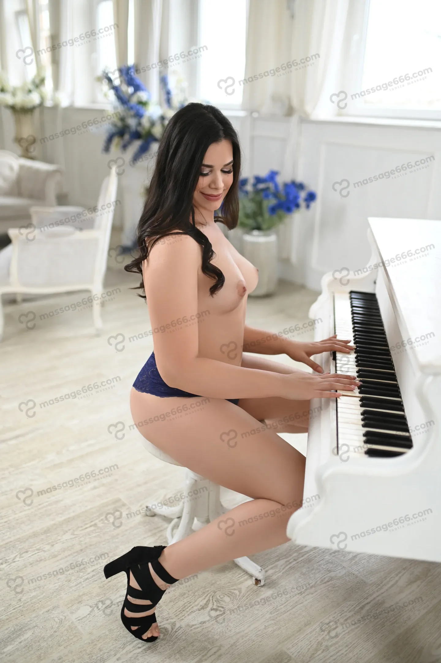 Claudia gallery image 8